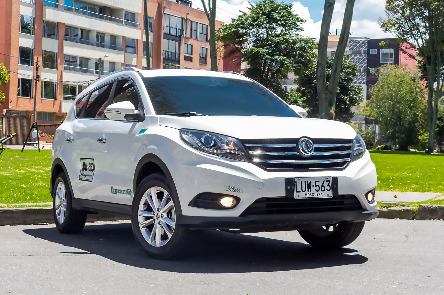 Lidertur-SA-Camioneta lateral